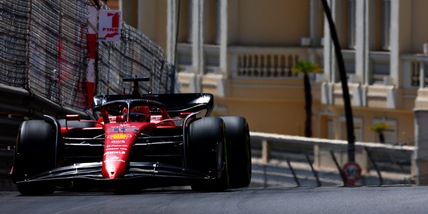 F1, la Ferrari comincia bene a Monaco: Leclerc in testa nelle libere 1, terzo Sainz