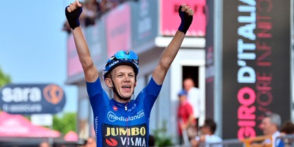 Giro d'Italia, Boewman vince la 19ª tappa: Carapaz ancora in rosa