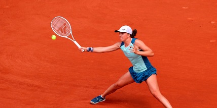 Roland Garros, Swiatek batte Kovinic e va agli ottavi. Badosa dà forfait