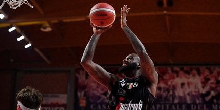 Jaiteh trascina la Virtus Bologna in finale scudetto: Tortona ko 77-69
