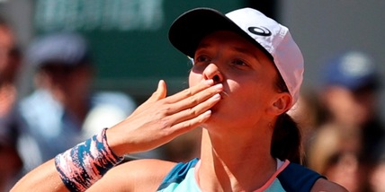 Roland Garros, Swiatek raggiunge Kasatkina in semifinale