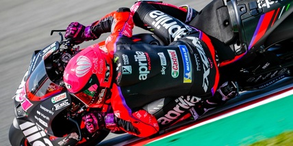 MotoGp, Gp Catalogna: Aleix Espargaro guida le FP4 davanti a Bezzecchi