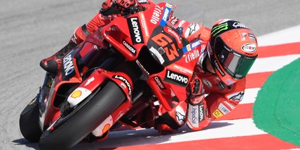 MotoGp: al Montmelò è pole di Aleix Espargaro, Bagnaia secondo