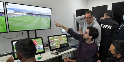 L'Ifab valuta il fuorigioco semiautomatico e le cinque sostituzioni