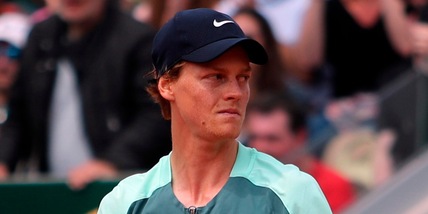 Sinner annuncia il rientro a Eastbourne: "Il ginocchio sta meglio"