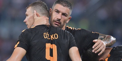 Roma, calciatori e staff tecnico rinunciano a 4 mesi di stipendio