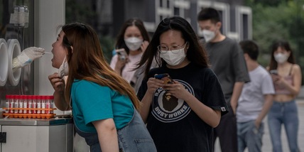 Covid, Pregliasco: "Omicron 5 è 4 volte più forte dell'influenza"