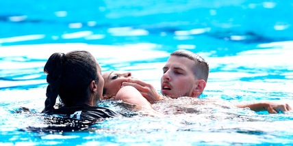 Mondiali nuoto, che paura per l'americana Alvarez: viva per miracolo