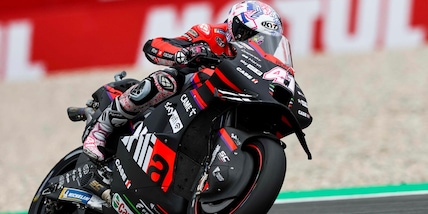 MotoGp, Gp Olanda: Aleix Espargaro comanda il warm up, Quartararo secondo