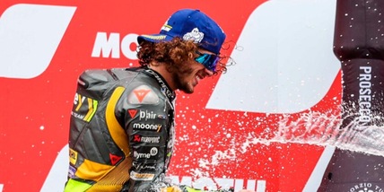 MotoGp, Bezzecchi: "Emozionante sventolare la bandiera di Rossi"