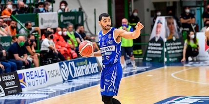 Milano, ufficiale il colpo Mitrou-Long da Brescia: contratto biennale