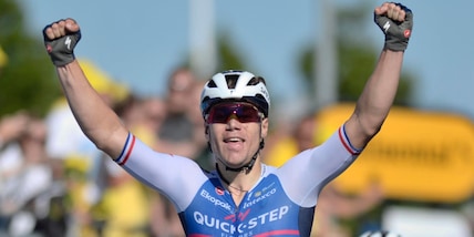 Tour de France, a Jakobsen la seconda tappa. Van Aert in maglia gialla