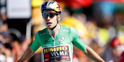 Van Aert in volata vince l'8ª tappa del Tour: Pogacar ancora in giallo