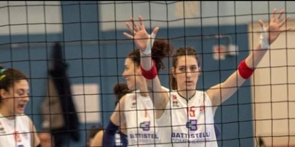 Alessia Pomili firma per Soverato