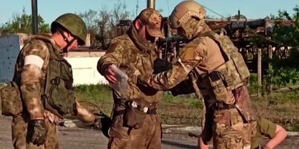 Gb, l'accusa contro la Russia: "Cittadini russi evitano la chiamata alle armi di Putin"