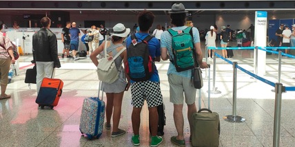 Panico in aereo: foto inquietanti e minacce di morte ai passeggeri!