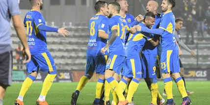 Gol a grappoli tra Carrarese e Olbia: i toscani vincono 4-2