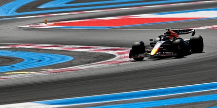 F1, Verstappen vince in Francia davanti alle Mercedes; Sainz 5°, out Leclerc