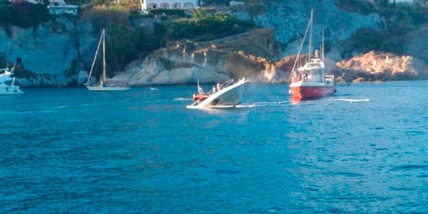 Incidente a Porto Cervo: yacht di 21 metri si schianta contro gli scogli