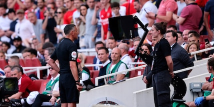 Times: "Premier League pronta a rendere pubblici i dialoghi del Var"