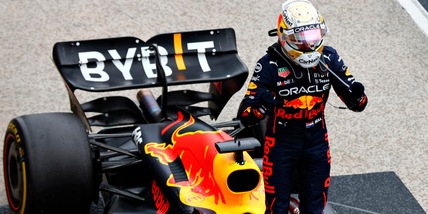 F1, Verstappen contro gli ultras: "Disgustoso bruciare merchandising Mercedes"