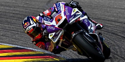 MotoGp, Zarco il più rapido nelle libere 4 a Silverstone: Aleix Espargaro via in barella