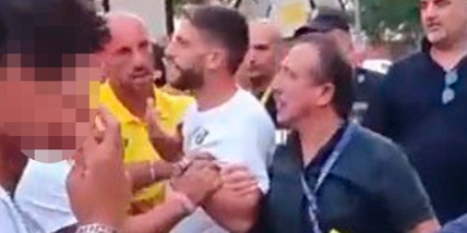 Sassuolo, scintille a fine partita tra Berardi e alcuni tifosi del Modena