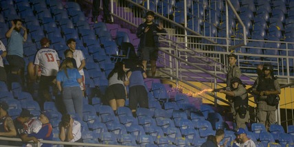 Copa Sudamericana, è follia: la polizia spara sui tifosi del Nacional