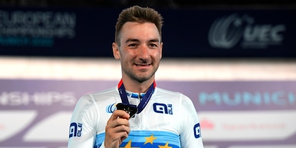 Ciclismo, Viviani è un iron man: prima la gara su strada, poi il trionfo in pista