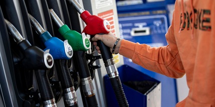 Scendono i prezzi dei carburanti: benzina a 1,770 e/l, gasolio a 1,756 e/l