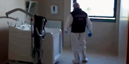 Funerale per la mamma morta, ma nella bara c'è la vicina