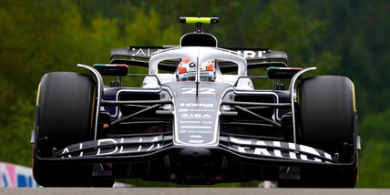 F1: Tsunoda dalla pit lane, Leclerc avanza di una posizione