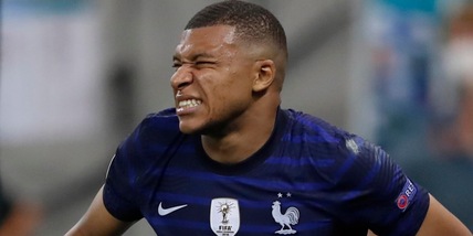 Mbappé rifiuta la foto ufficiale con la Francia: rivendica i diritti di immagine