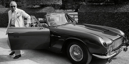 Re Carlo d’Inghilterra e la passione per le auto: ma qual è la sua preferita?