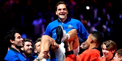 Federer dopo l'addio al tennis: "Serata magica, grazie a tutti"