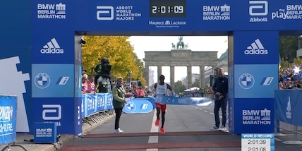 Fenomenale Eliud Kipchoge: a BMW Berlin Marathon è ancora record del mondo