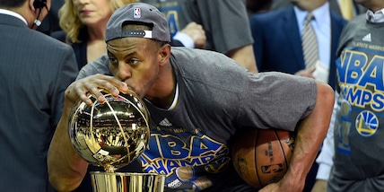 Golden State, Iguodala non smette: un altro anno in Nba
