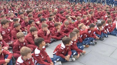 Che cosa dicono a Cairo quei 600 ragazzi del Toro sul sagrato di Superga