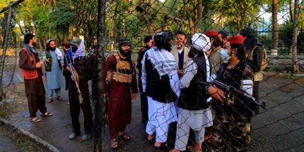 A Kabul un kamikaze si fa esplodere in una scuola