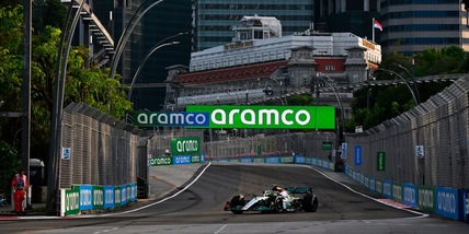 F1, Hamilton davanti a Verstappen nelle libere 1 a Singapore