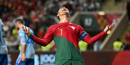 Fifa, 'modificata' la divisa del Portogallo a maniche lunghe: il motivo