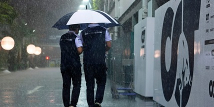 F1, Gp Singapore: partenza ritardata a causa della forte pioggia