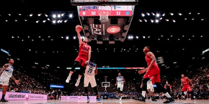 Basket, Milano piega Brescia in volata. La Virtus Bologna vince di rimonta