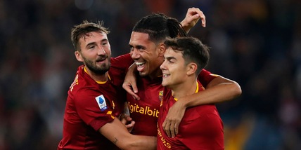 Roma-Lecce 2-1: Smalling e Dybala decisivi. L'ex juventino ko per infortunio