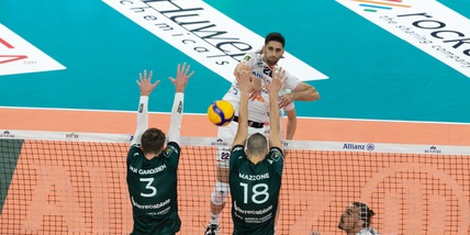 Milano travolge Siena che resta a zero punti