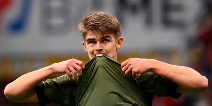 Milan, De Ketelaere resta in caduta libera. E scappa via negli spogliatoi