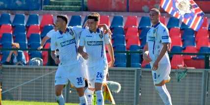 Frosinone show, Grosso in fuga. Pari Genoa, il Parma di Pecchia torna a correre