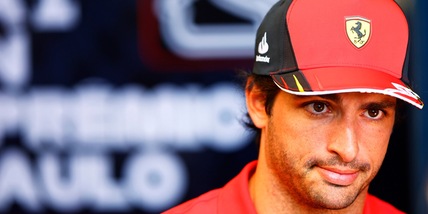 F1, Ferrari: Sainz cambia il motore, cinque posizioni di penalità in griglia