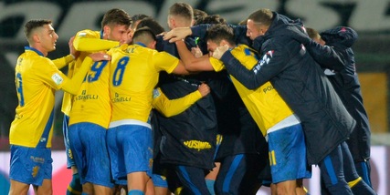 Insigne segna, Grosso scappa: Frosinone in fuga, Ascoli furioso