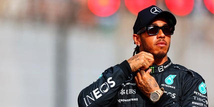 F1, doppio sorpasso su Leclerc e Perez: è di Hamilton il premio "Azione dell'anno" 2022